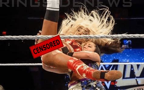 Top 10: WWE diva wardrobe malfunctions (nipslips, pussy slips,。